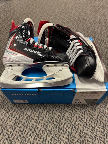 Bauer Vapor Fly 30 Size 3 D Width Skates
