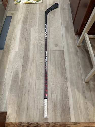 Senior CCM JetSpeed FT5 Pro Right Handed Hockey Stick P28 (Used)