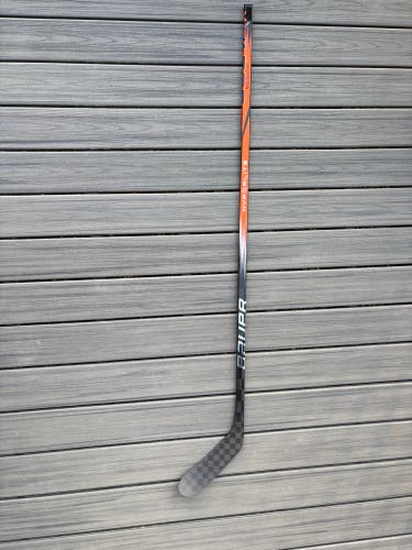 Senior Bauer Vapor Hyperlite 2 Right Handed Hockey Stick P28M Pro Stock (New)