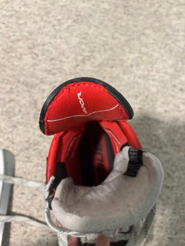 Bauer Vapor 5x pro Hockey Skates Regular Width 8.5 (Used)