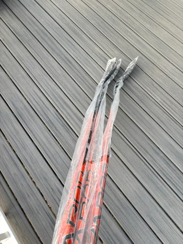 Senior Bauer Vapor Hyperlite 2 Right Handed Hockey Stick P28M Pro Stock (New)
