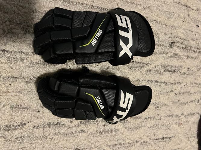 STX Stallion 200 Lacrosse Gloves Small (Used)