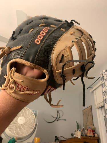 Wilson First Base RH A2000 Baseball Glove 12.25" (Used)