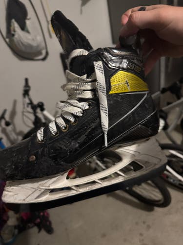 Bauer Supreme UltraSonic Hockey Skates 9.5 (Used)