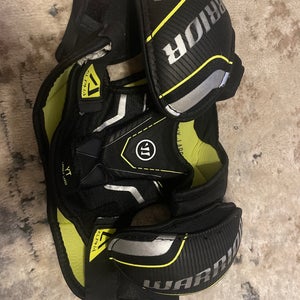 Warrior alpha DX hockey shoulder pads