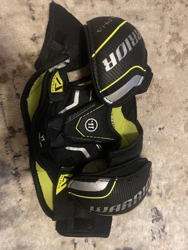 Warrior alpha DX hockey shoulder pads