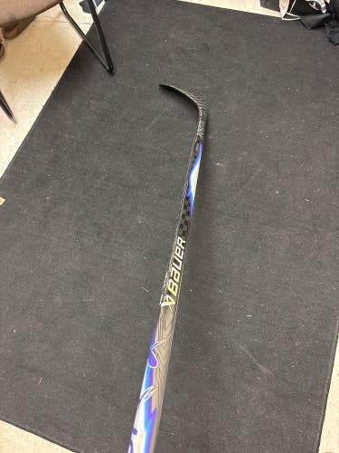 NEW Senior Bauer Vapor FlyLite RH Hockey Stick P28