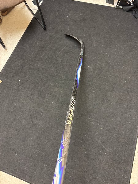 NEW Senior Bauer Vapor FlyLite RH Hockey Stick P28