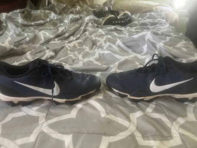 Blue Men's Size M 10.0 (W 11.0) Nike Low Top Trout (Used)