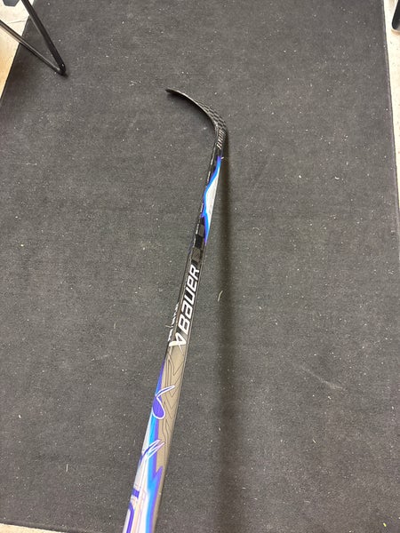 NEW Intermediate Bauer Vapor FlyLite RH Hockey Stick P28