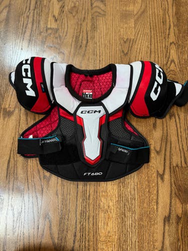 Large Junior CCM Shoulder Pads (Used) FT 680