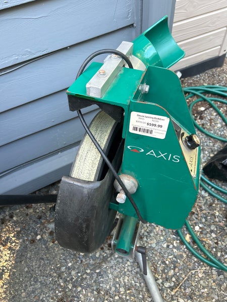 Softball pitching machine
