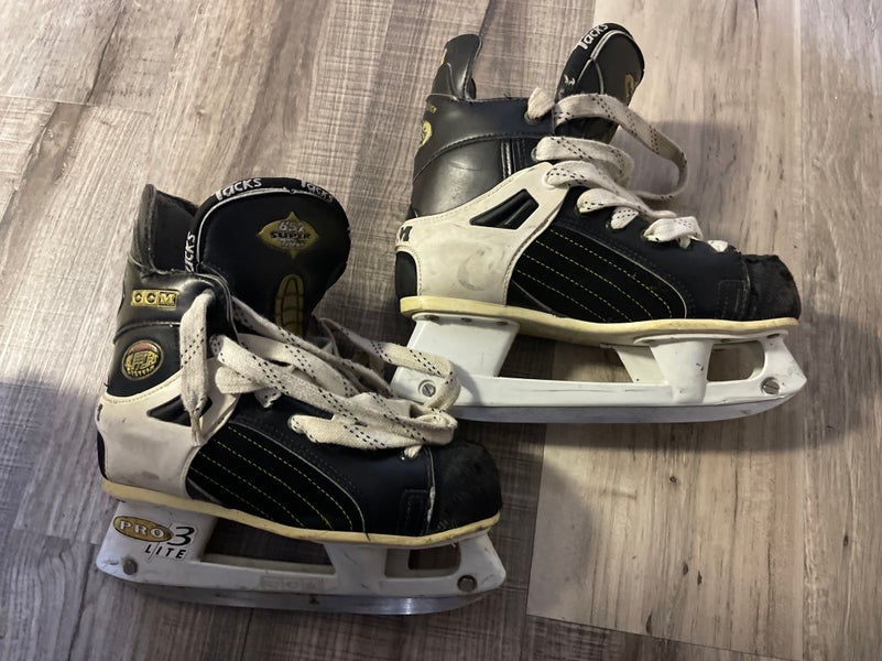 CCM Super Tacks 652 Hockey Skates Regular Width Size 5 (Used)
