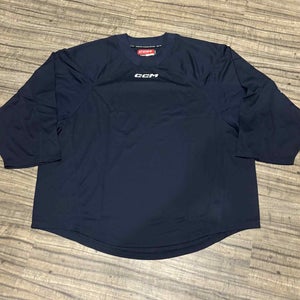 CCM 7000 Mid Hockey Practice Jersey, Size Senior Goalie Cut