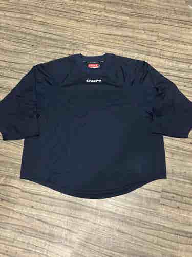 CCM 7000 Mid Hockey Practice Jersey, Size Senior Goalie Cut