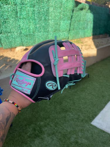 Rawlings heart of the hide baseball glove