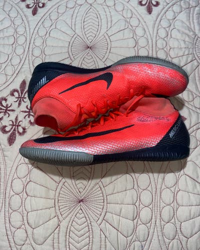 Red Unisex Size M 7.5 (W 8.5) Nike Mercurial Superfly Indoor Cleats (New)