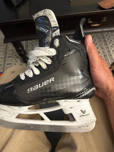 2024 Bauer Supreme Shadow Hockey Skates Narrow Width  Size 4.5 (Used)