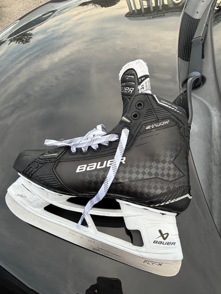 Used Once 2025 Bauer Supreme Shadow Hockey Skates Regular Width 8.5 (Used)