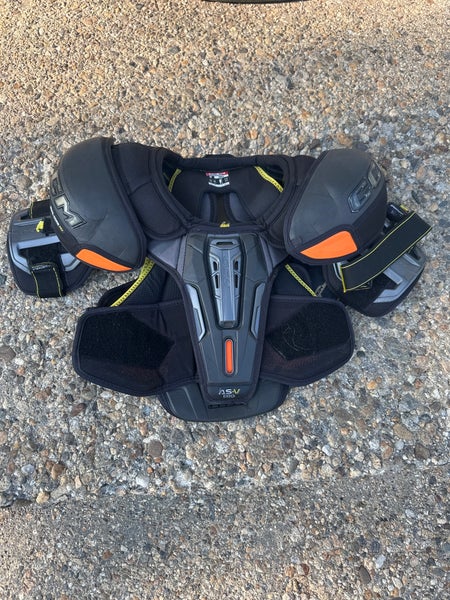Senior Small CCM Tacks AS-V Pro Shoulder Pads ( Barely Used) (Open To Offers)