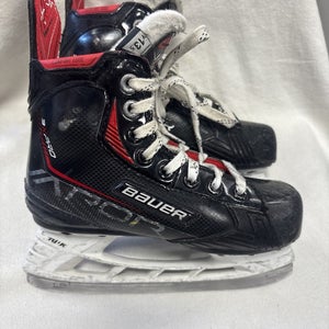 Youth Size 13.5 Bauer Vapor 3X PRO Ice Hockey Skates.