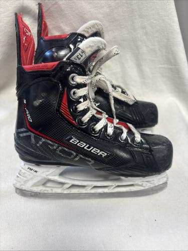 Youth Size 13.5 Bauer Vapor 3X PRO Ice Hockey Skates.