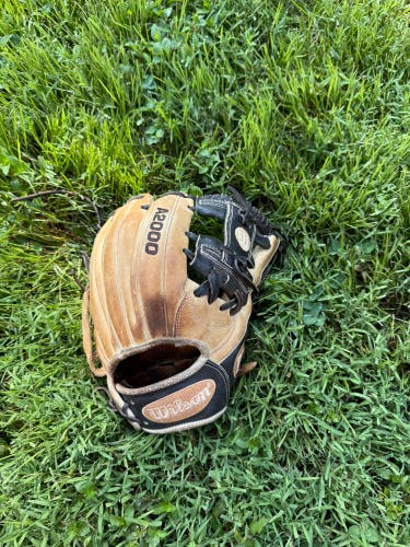 Wilson RH Infield A2000 Baseball Glove 11.75" (Used)