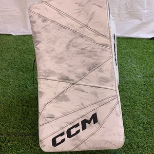 CCM Axis 2 Goalie | Senior Blocker (Regular)