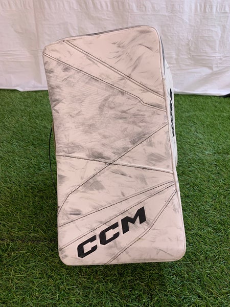 White Senior CCM Axis 2 Goalie Gloves & Blockers Regular (Used)
