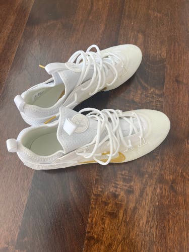 White Men's Size M 11.0 (W 12.0) Adult Nike (New)