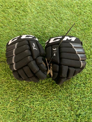 Black Youth CCM Tacks 4r Lite Gloves 8" (Used)