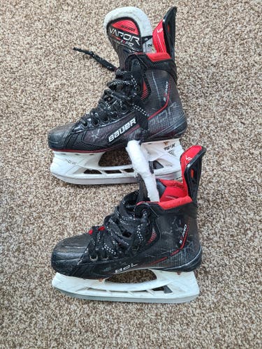 2022 Bauer Vapor 3X Pro Hockey Skates Regular Width Size 2 (Used)