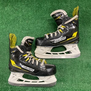 Junior Bauer Supreme M4 Hockey Skates Regular Width Size 3.5 (Used)