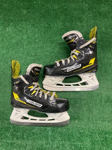 Junior Bauer Supreme M4 Hockey Skates Regular Width Size 3.5 (Used)