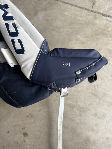 28" CCM Axis 2.9 Goalie Leg Pads (Used)