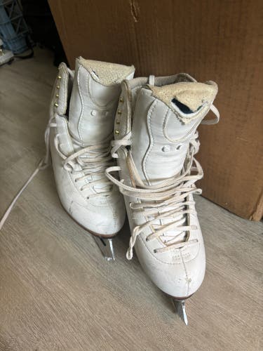 Jackson Ultima Freestyle Figure Skates B Adult 7.5 (Used)