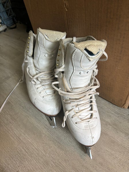 Jackson Ultima Freestyle Figure Skates B Adult 7.5 (Used)