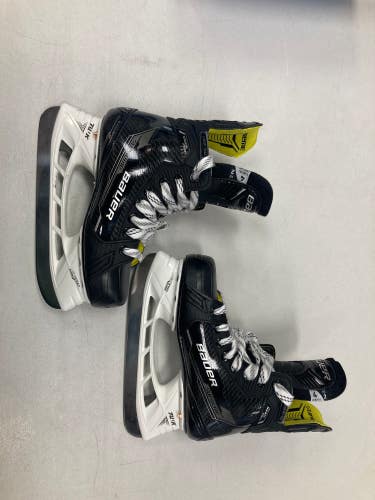 NEW Intermediate Bauer Supreme Ignite Pro+ Hockey Skates Size 6.5