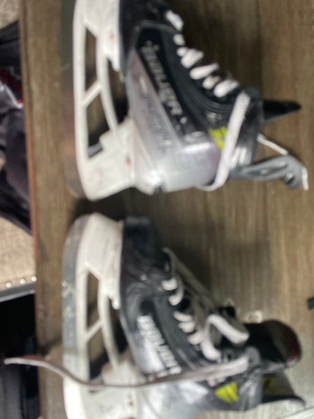 2024 Bauer Vapor Hyperlite 2 Hockey Skates Wide Width   Size 4 (Used)