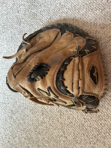 Catcher's Mizuno RH Baseball Glove 31.5" (Used)