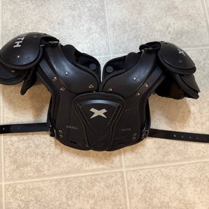 Small Youth Xenith Flyte Shoulder Pads (Used)