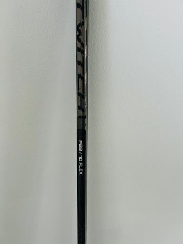 Senior Bauer Black Twitch RH Hockey Stick P28 (New)
