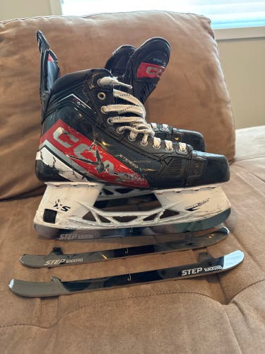 2023 CCM JetSpeed FT6 Pro Hockey Skates Regular Width   8.5 (Used)