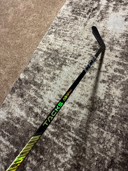 Intermediate CCM AS-VI PRO Left Hand Hockey Stick P29 (New)