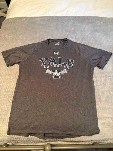 Gray XL Men's Under Armour Shirt (Used)