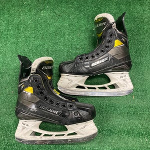 Junior Bauer Supreme 3S Pro Hockey Skates Regular Width Size 2 (Used)