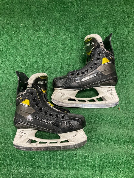 Junior Bauer Supreme 3S Pro Hockey Skates Regular Width Size 2 (Used)