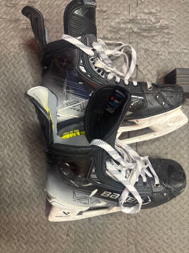 Bauer Vapor Hyperlite 2 Hockey Skates Regular Width 8.5 (Used)