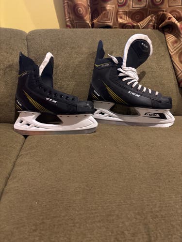 2010 CCM CCM 1052 Hockey Skates Regular Width  13 (New)