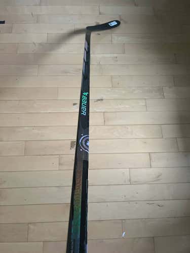 New Intermediate Bauer Proto R P28 55 Flex Right Handed Hockey Stick
